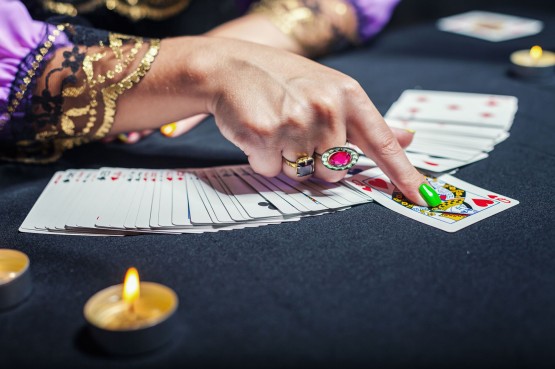 Tarot-card-reader